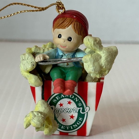 Lustre Fame Christmas Traditions “Kid In Popcorn Box” Ornament 1992 - Picture 6 of 11